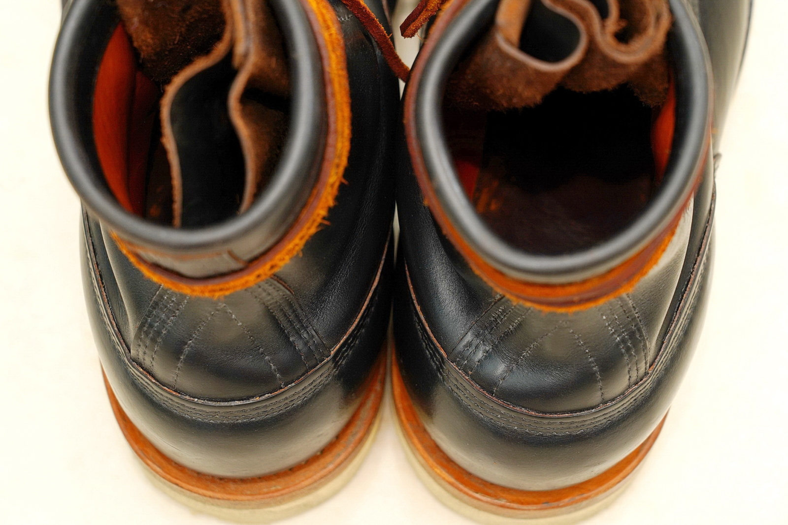 White's Boots Lace to Toe Horween Black，靴跟特寫