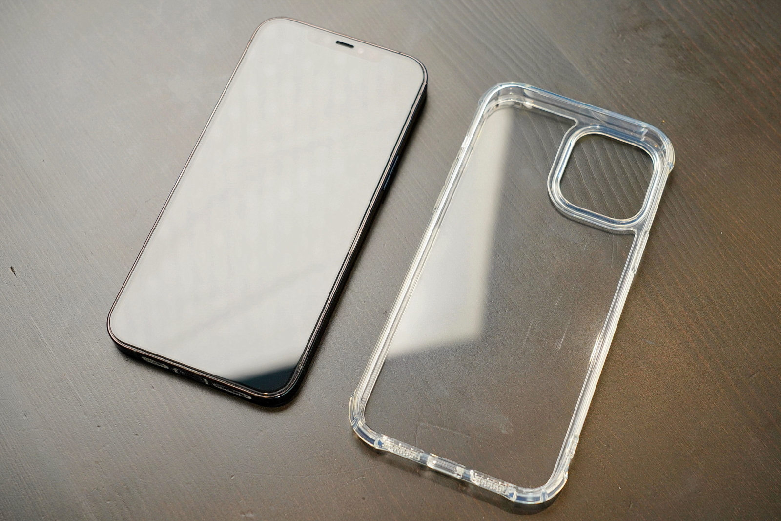 London IMG 倫敦印象 極地冰岩殼 iPhone 手機殼，安裝iPhone 12 Pro MAX