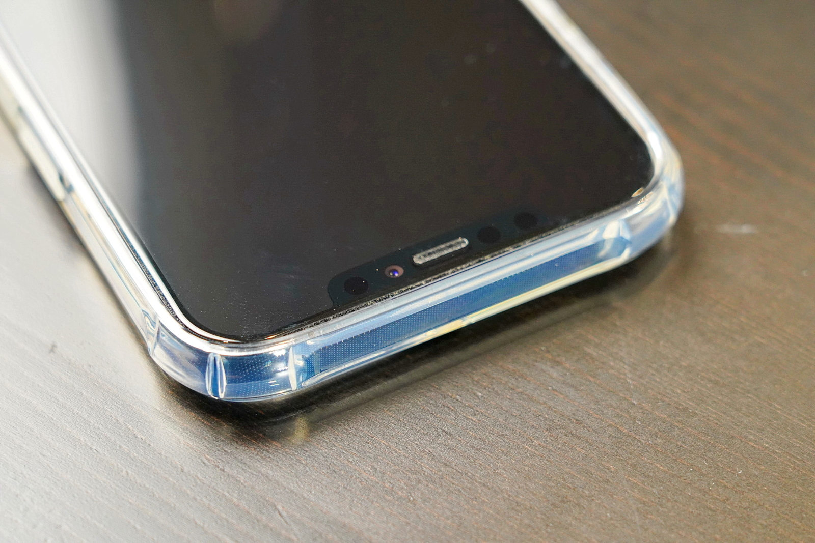London IMG 倫敦印象 極地冰岩殼 iPhone 手機殼，iPhone 12 Pro MAX 裝著特寫，邊角強化防護塊2