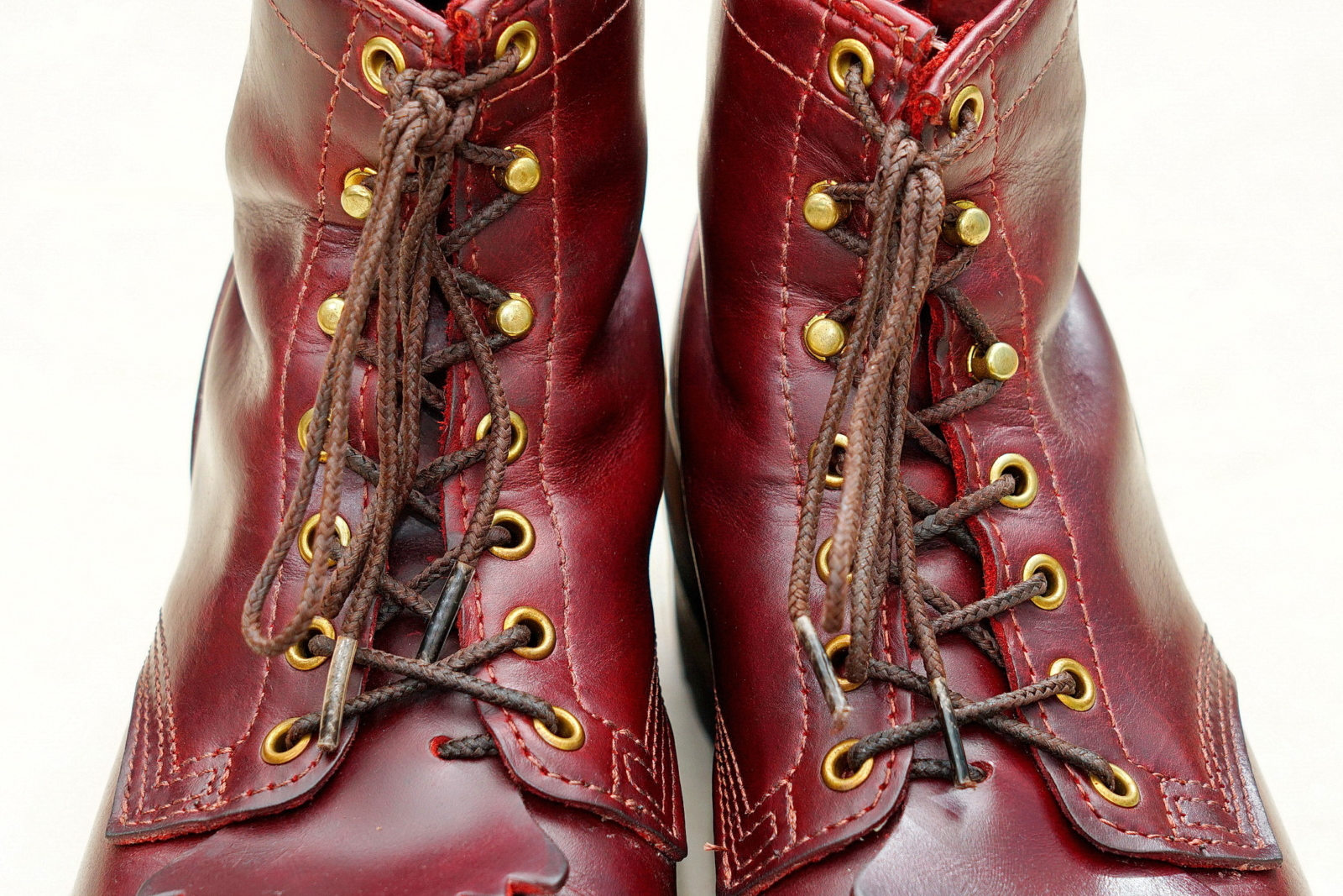 WESCO Boots Jobmaster Burgundy 酒紅七吋皮靴，鞋帶特寫