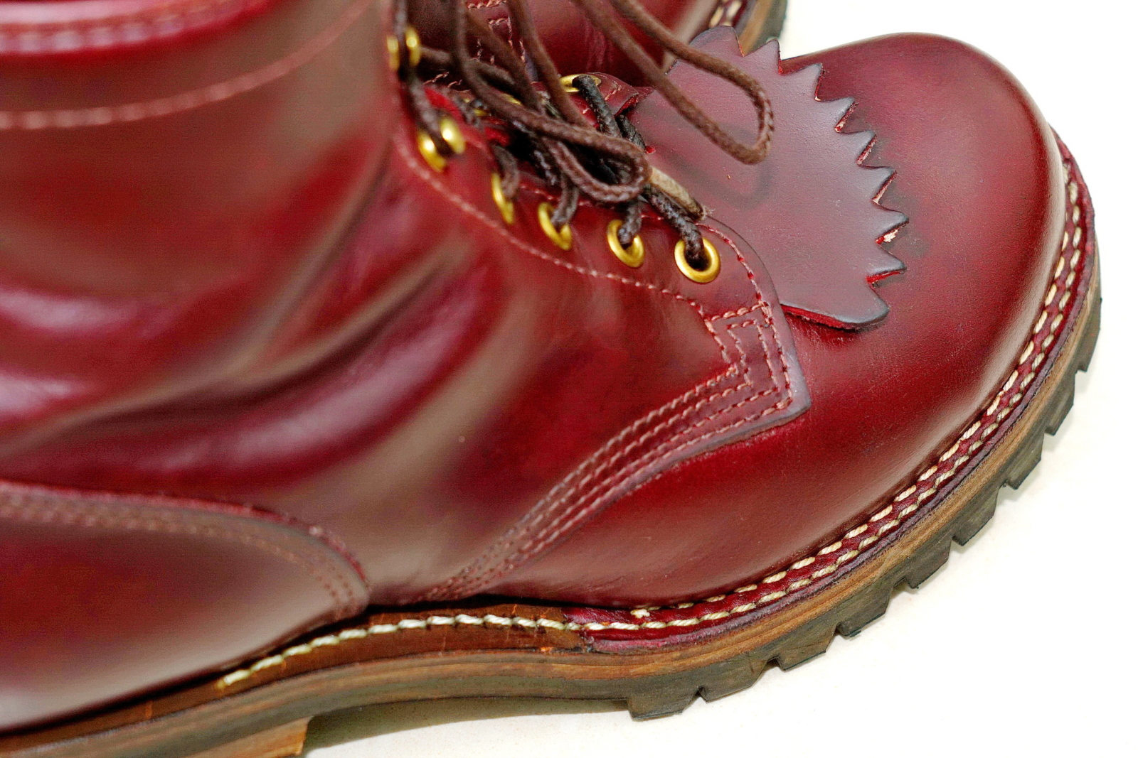 WESCO Boots Jobmaster Burgundy 酒紅七吋皮靴，Switch Down 沿條縫線特寫