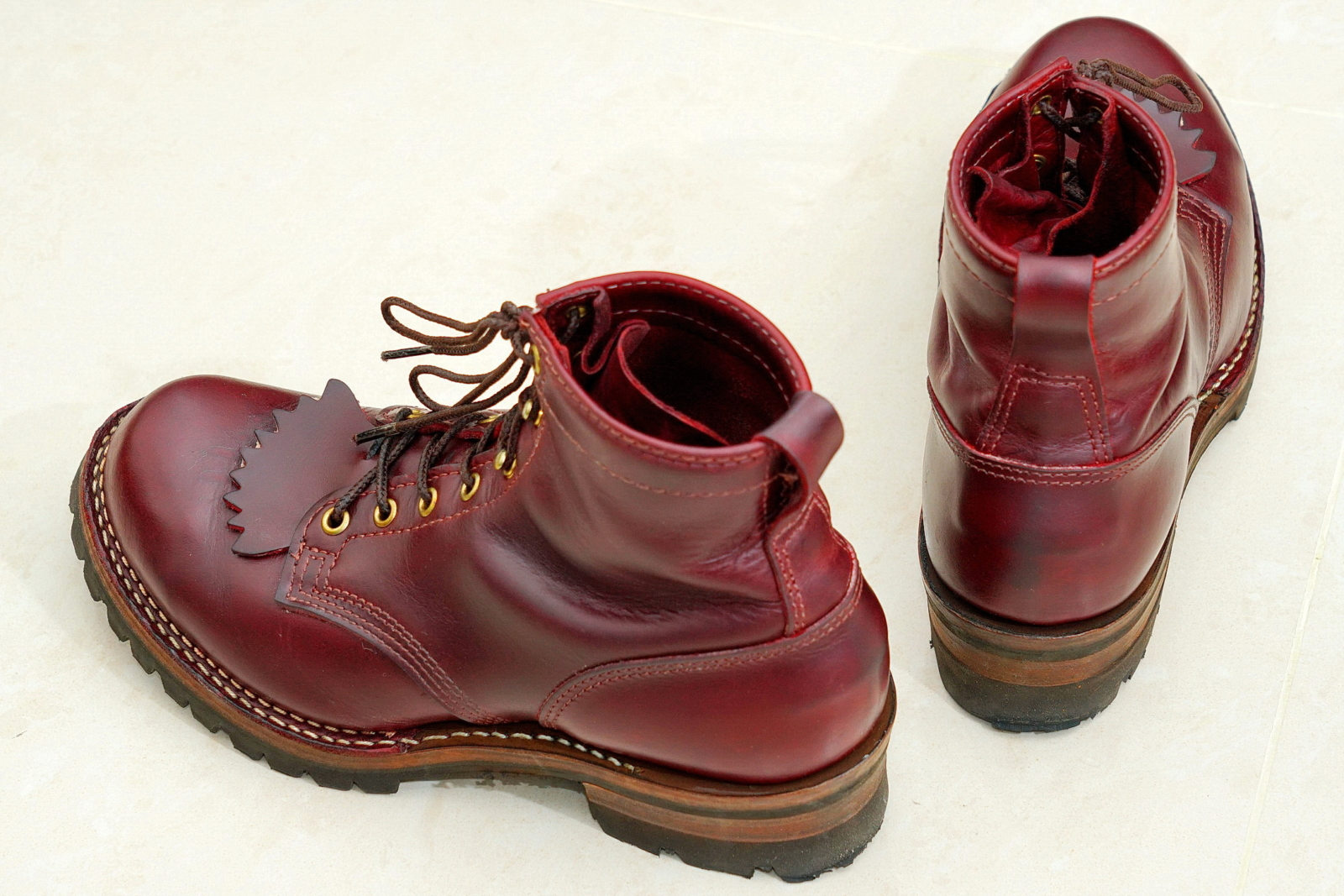WESCO Boots Jobmaster Burgundy 酒紅七吋皮靴，Stylish Pose 4