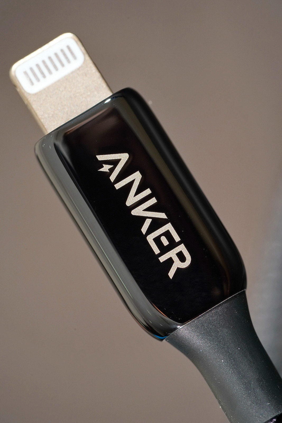 Anker PowerLine+ III USB-C to Lightning 傳輸充電線，Lightning接頭特寫1