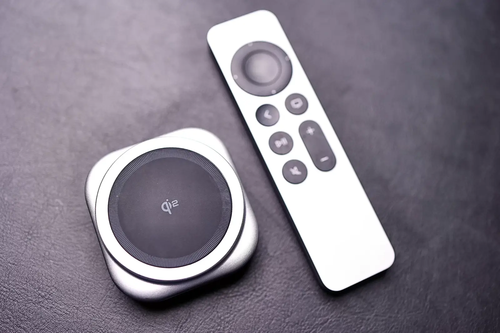 Ｍonitormate MS-Z - Size Comparison to Remote Controller
