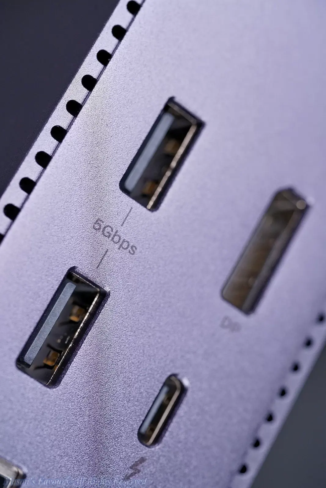 Monitormate TD1 - Rear Panel, Enlarged View, Thunderbolt 4 Ports (40Gbps, 8K@30Hz; or 40Gbps 92W) USB-A Ports (3.2 Gen1, 5Gbps), Display Port 1.4, 2.5GbE Port, DC-IN Port (160W) 1