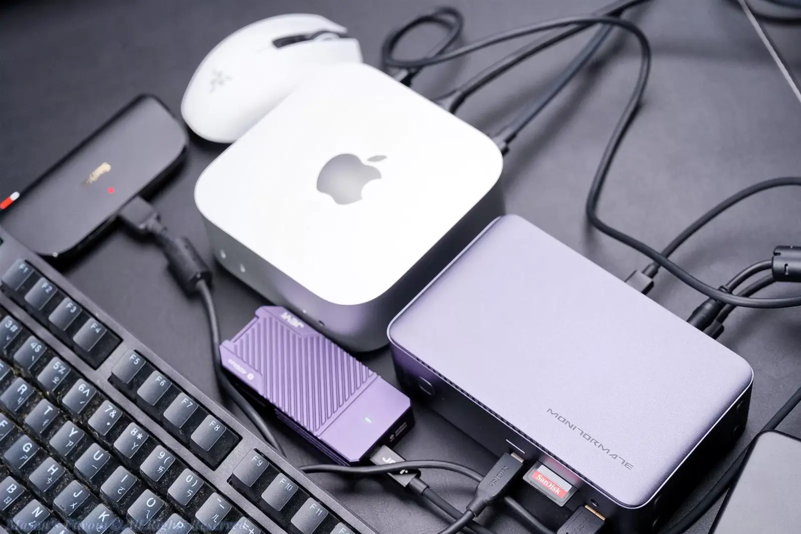 Monitormate TD1 - TD1 connected to Mac mini 2024 (M4 Chip), USB4 external SSD Drive, External Card Reader, Mouse, and Keyboard 4