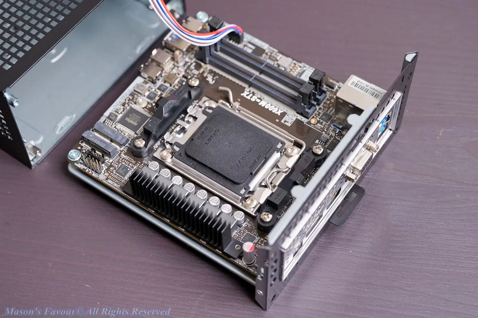 ASRock Deskmini X600 - MotherBoard, Perspective 1