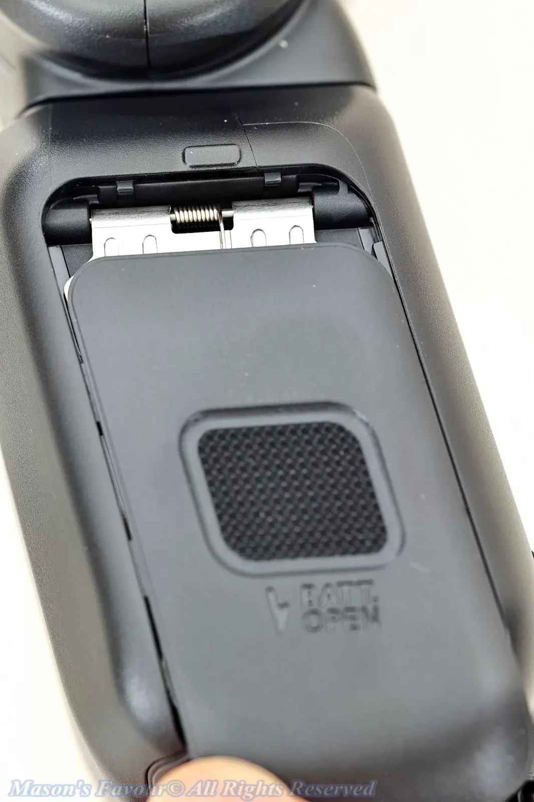 Canon-Speedlite-EL-5 - Battery Compartment, Slided and Opened