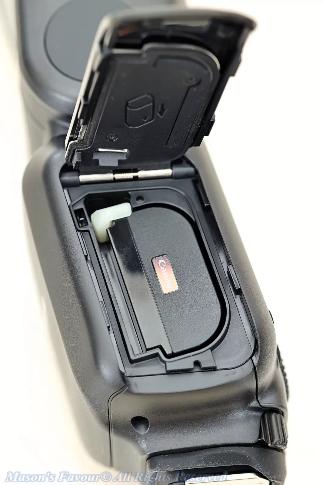Canon-Speedlite-EL-5 - Battery Compartment, Fully Opened