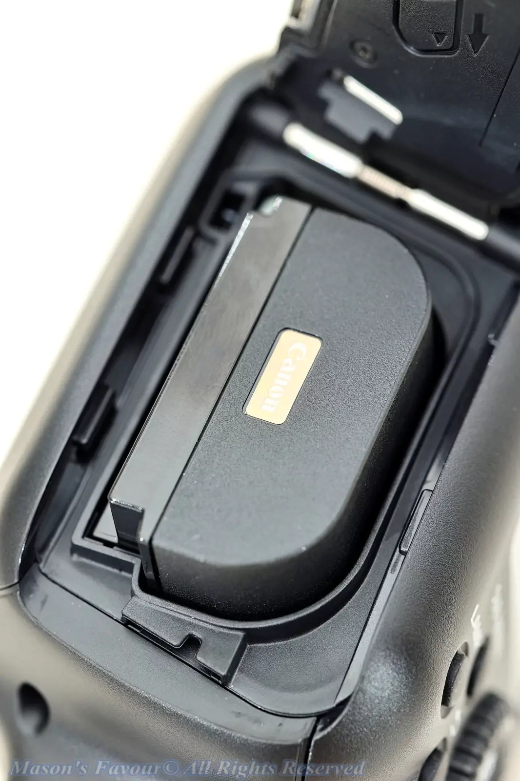 Canon-Speedlite-EL-5 - Battery Compartment with Battery detached