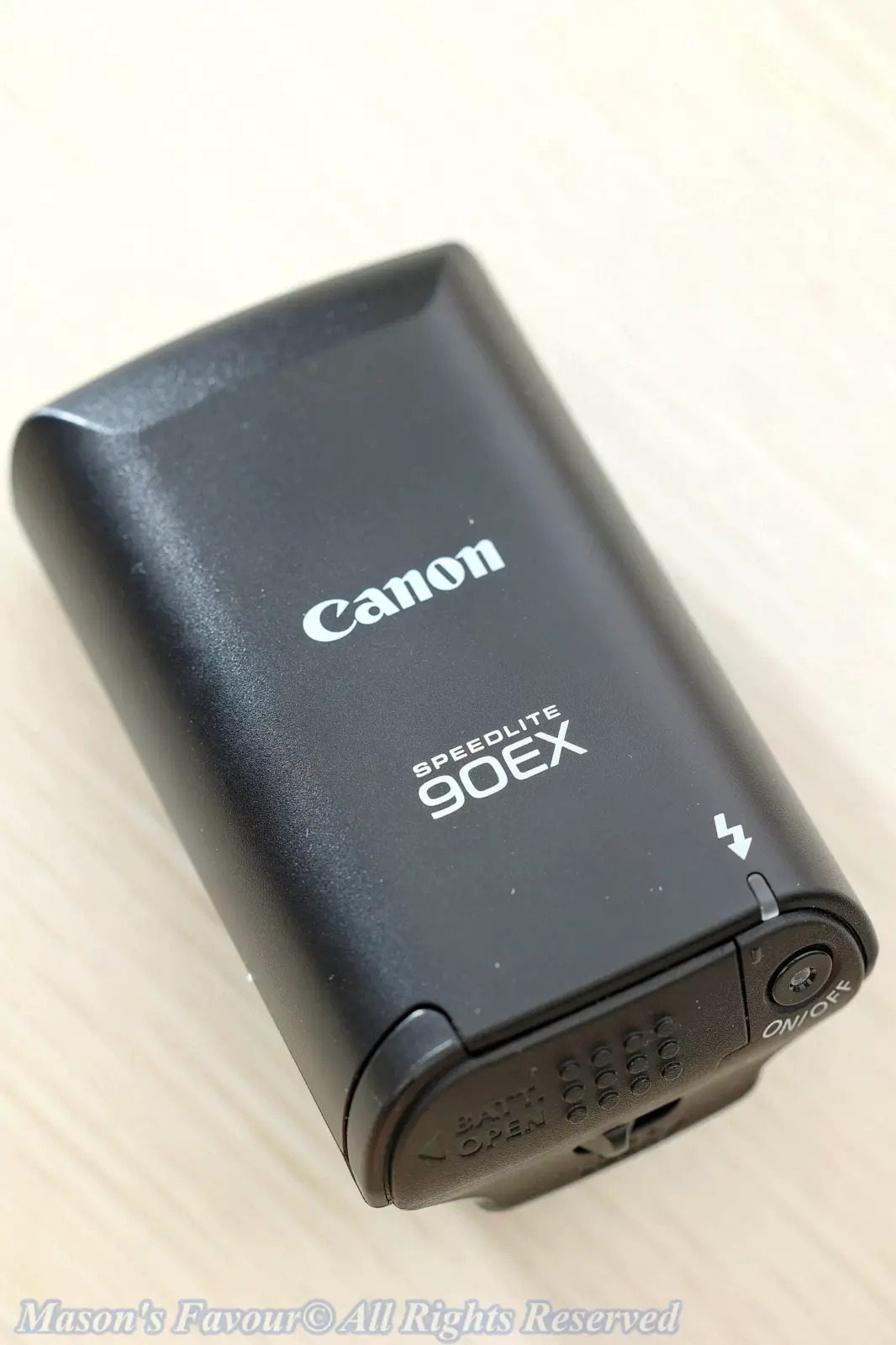 Canon Speedlite EL-5 - EL-5, which triggers the Flash Lamp upward to rebounce the light from the celling for taking a photo of Speedlite 90EX, on Flashgun Stand