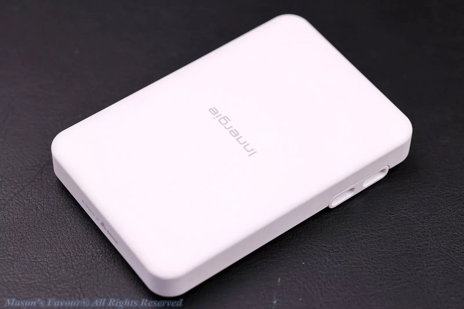 Innergie Qi2 Magnetic Battery Pack 10200mAh - Perspective 2