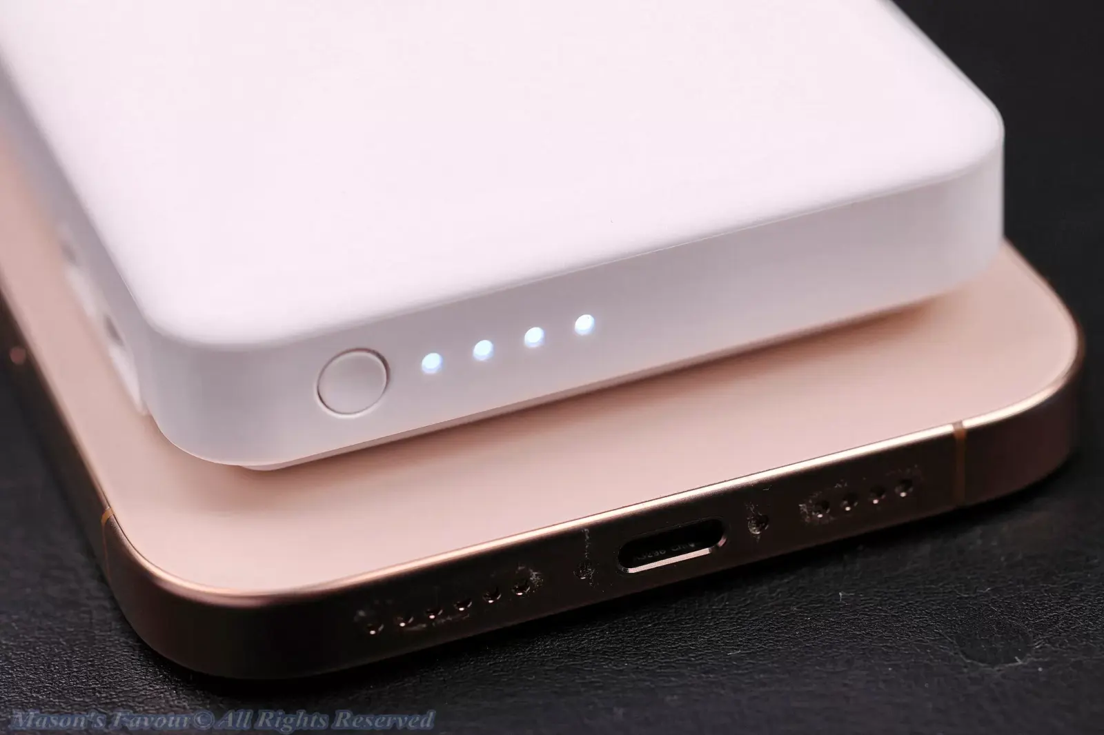 Innergie Qi2 Magnetic Battery Pack 10200mAh - iPhone 16 Pro Max Charging, LED on