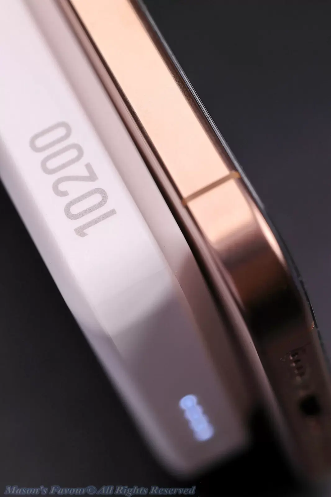 Innergie Qi2 Magnetic Battery Pack 10200mAh - iPhone 16 Pro Max Charging, Enlarged View