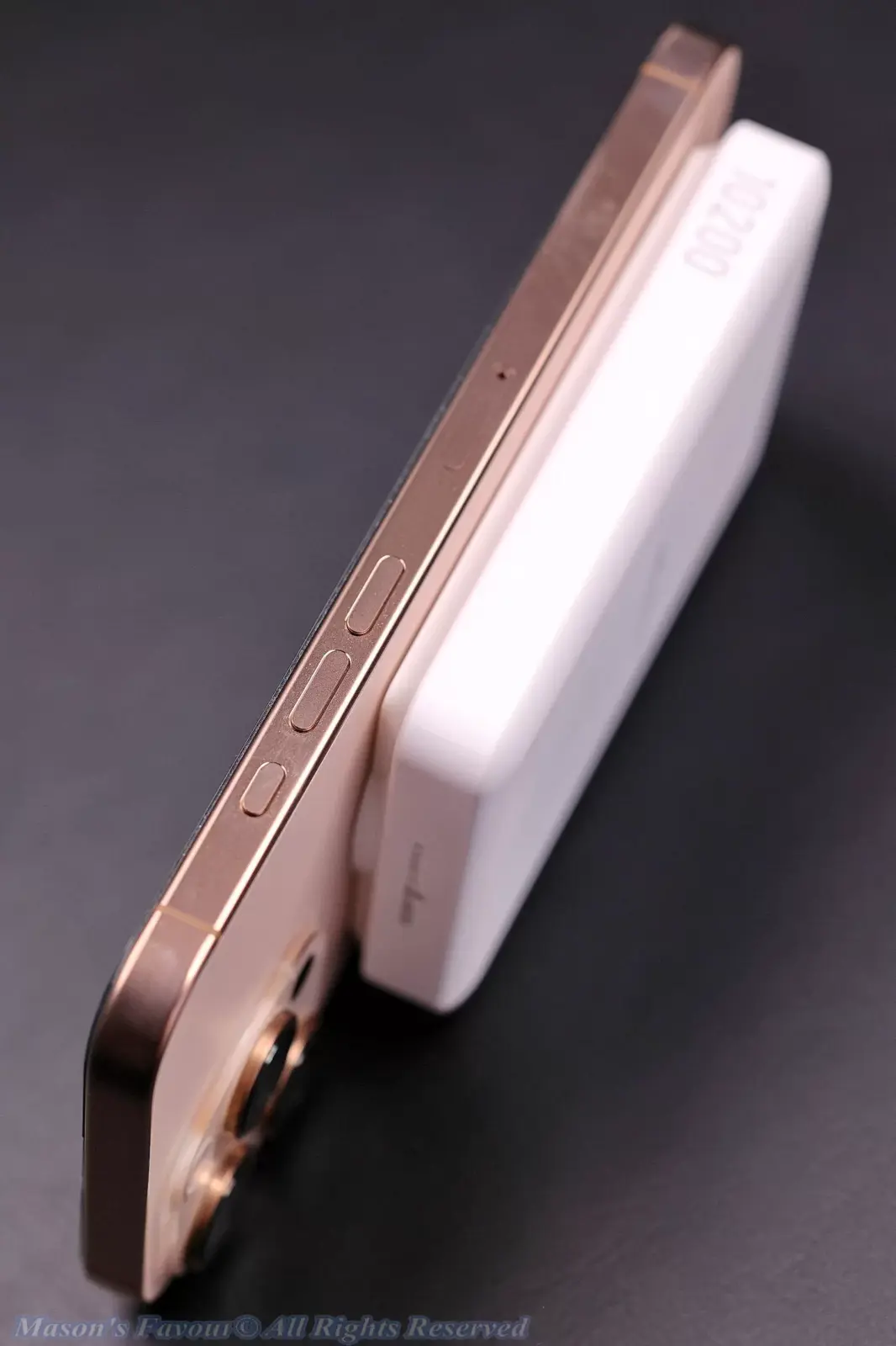 Innergie Qi2 Magnetic Battery Pack 10200mAh - iPhone 16 Pro Max Charging, Perspective 2