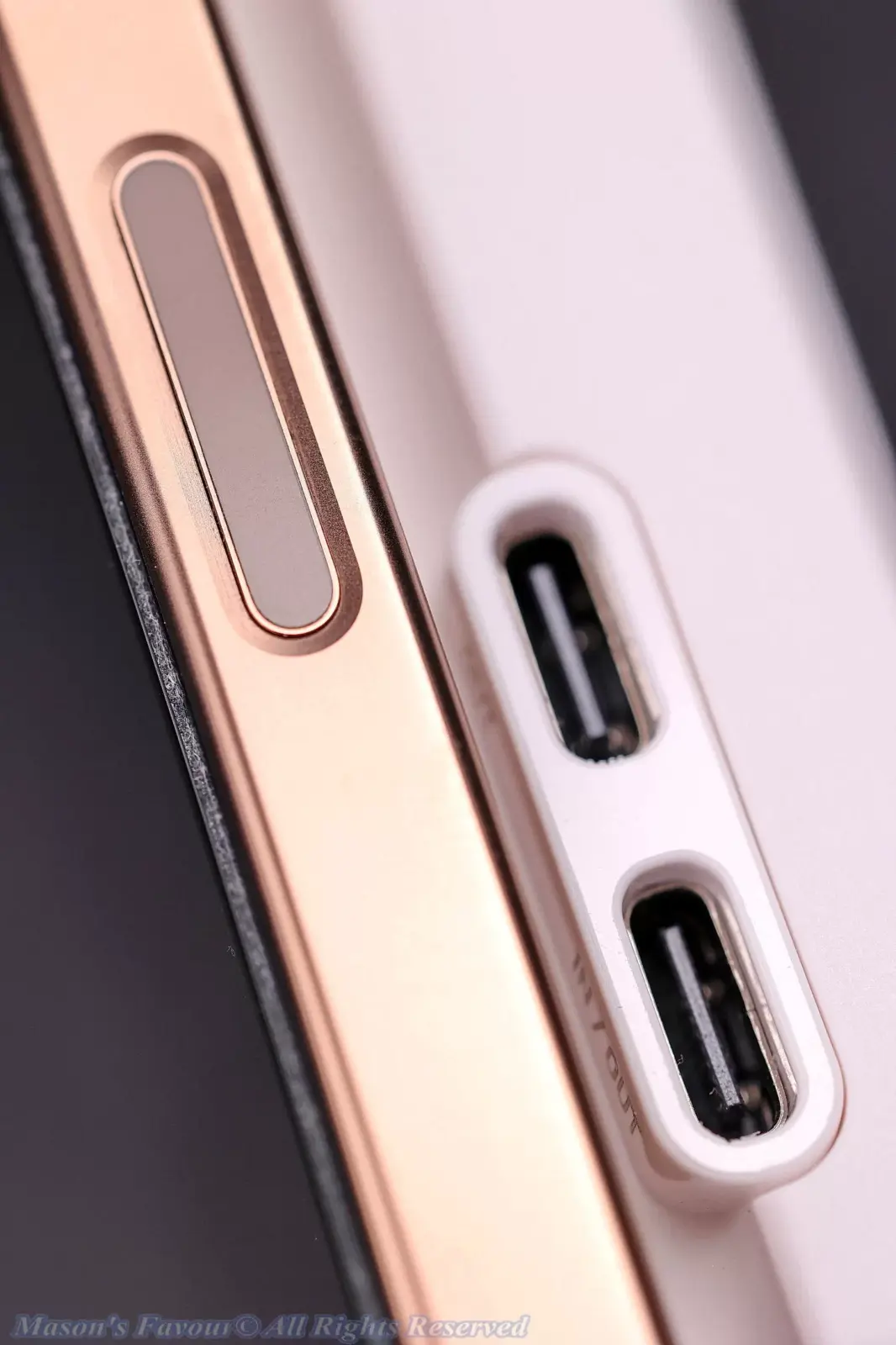 Innergie Qi2 Magnetic Battery Pack 10200mAh - iPhone 16 Pro Max Charging, Enlarged View 3