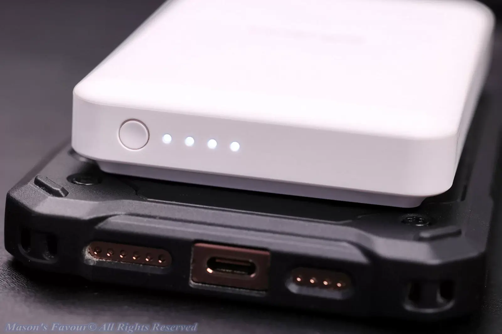 Innergie Qi2 Magnetic Battery Pack 10200mAh - iPhone 16 Pro Max & Case, Charging, Enlarged View