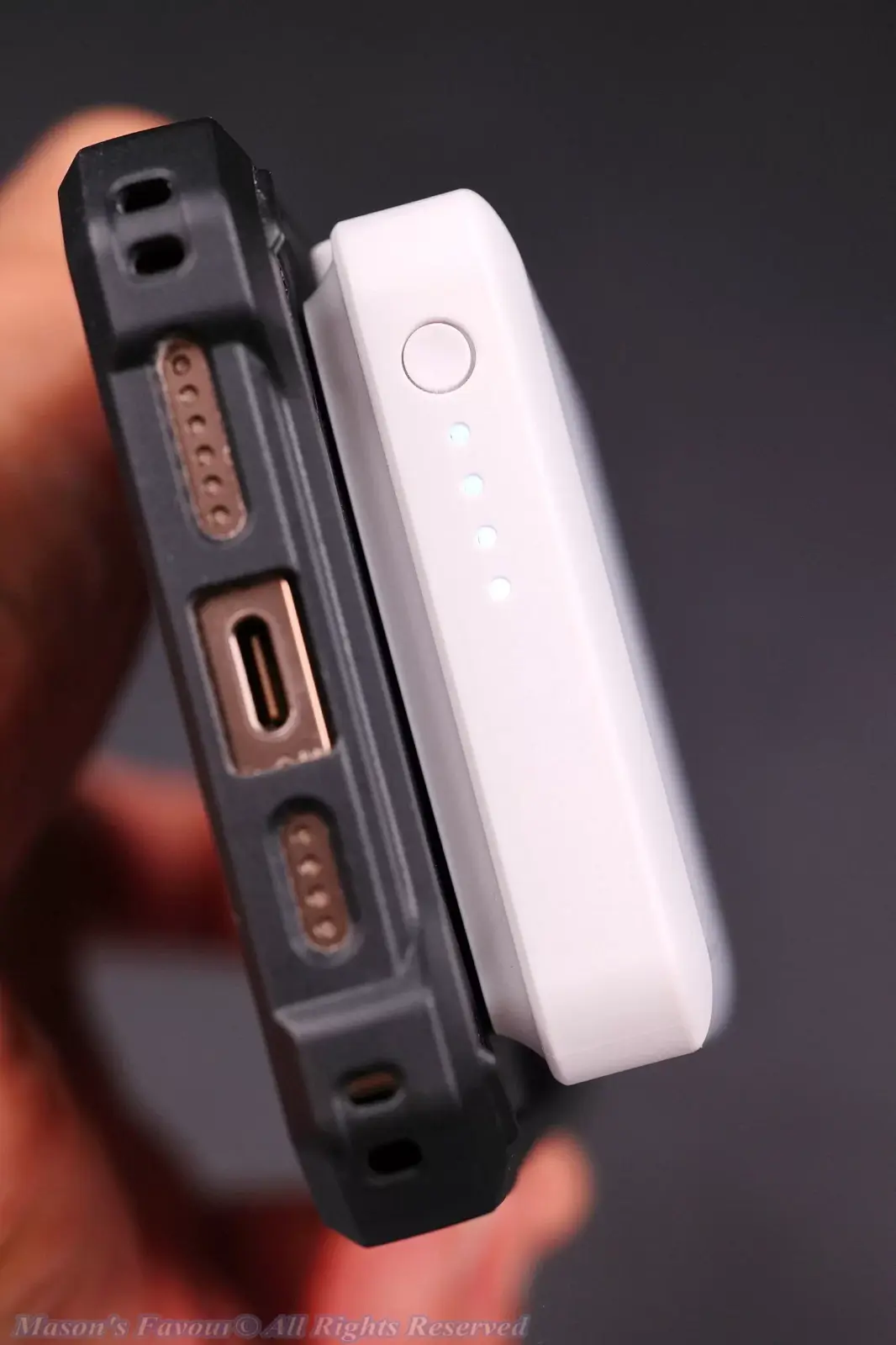 Innergie Qi2 Magnetic Battery Pack 10200mAh - iPhone 16 Pro Max & Case, Charging, Hand-on, High Magnetic Force
