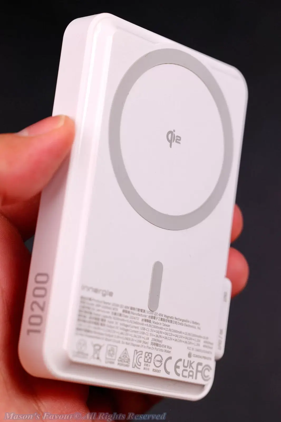 Innergie Qi2 Magnetic Battery Pack 10200mAh - Hand-on 3