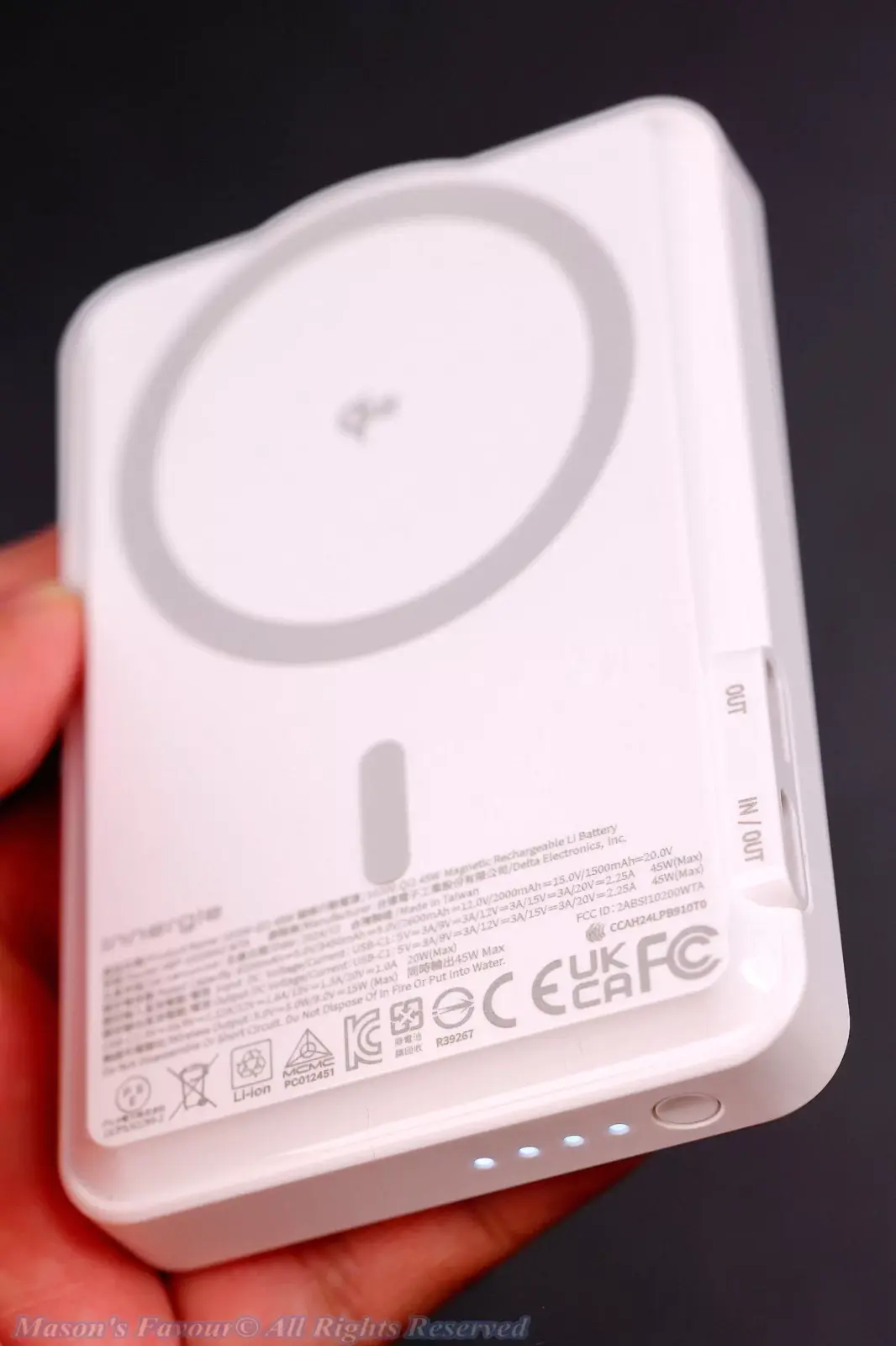 Innergie Qi2 Magnetic Battery Pack 10200mAh - Hand-on 4