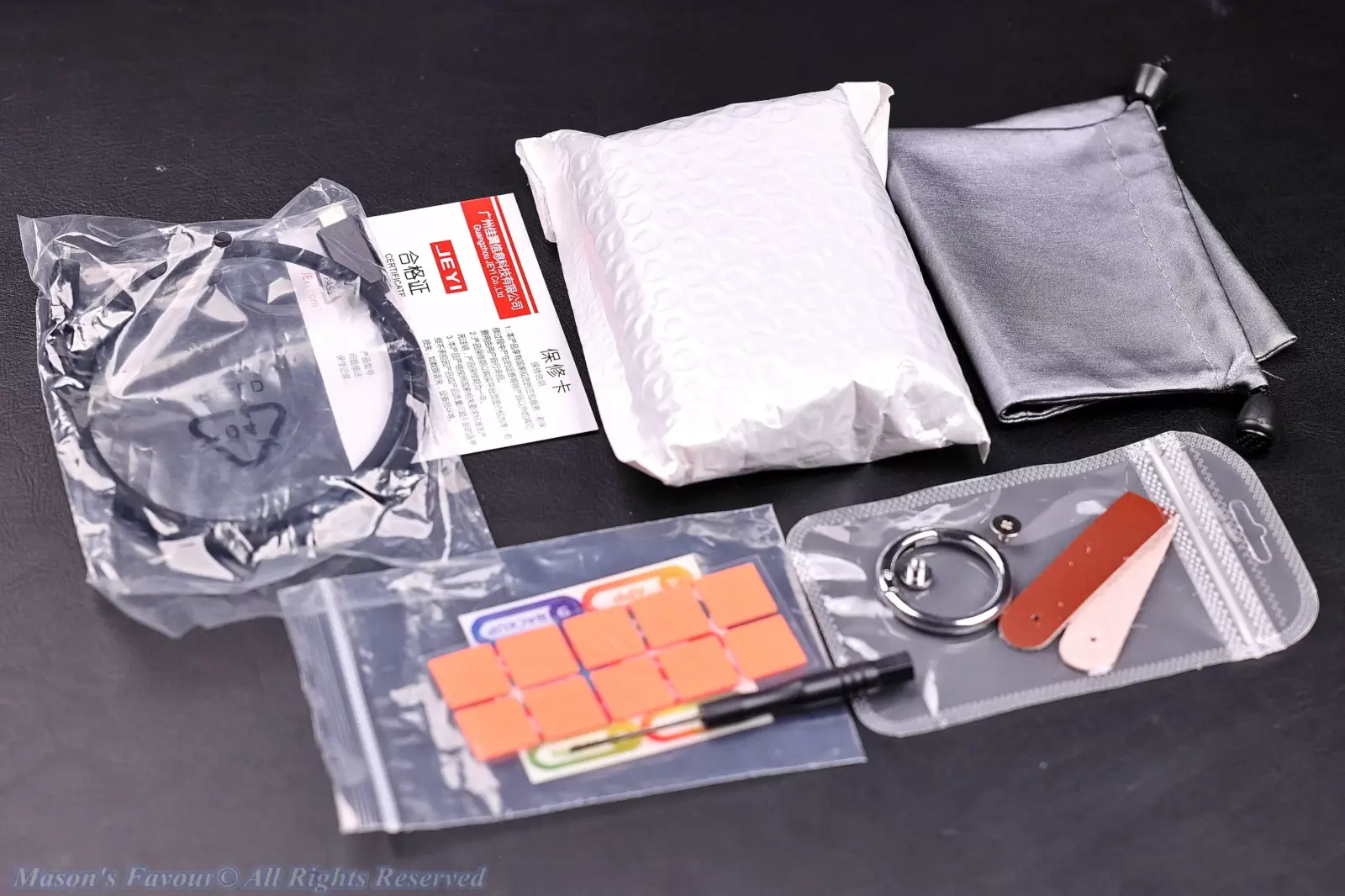 JEYI USB4 SSD Enclosure - Accessories