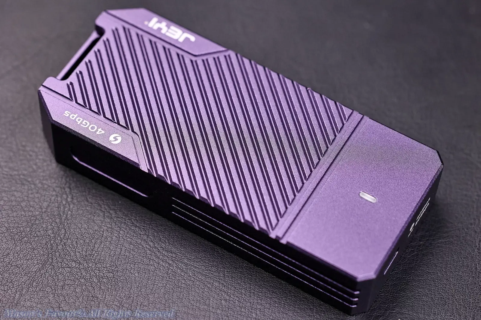JEYI USB4 SSD Enclosure - Perspective 3