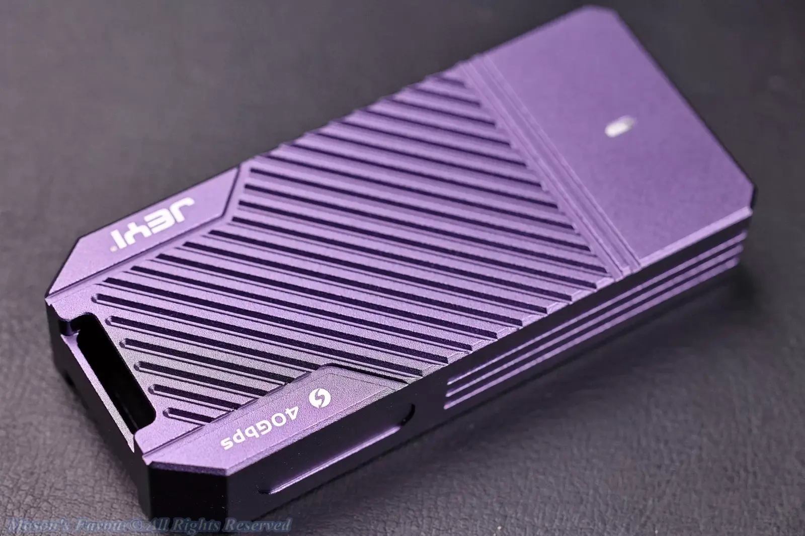 JEYI USB4 SSD Enclosure - Perspective 4