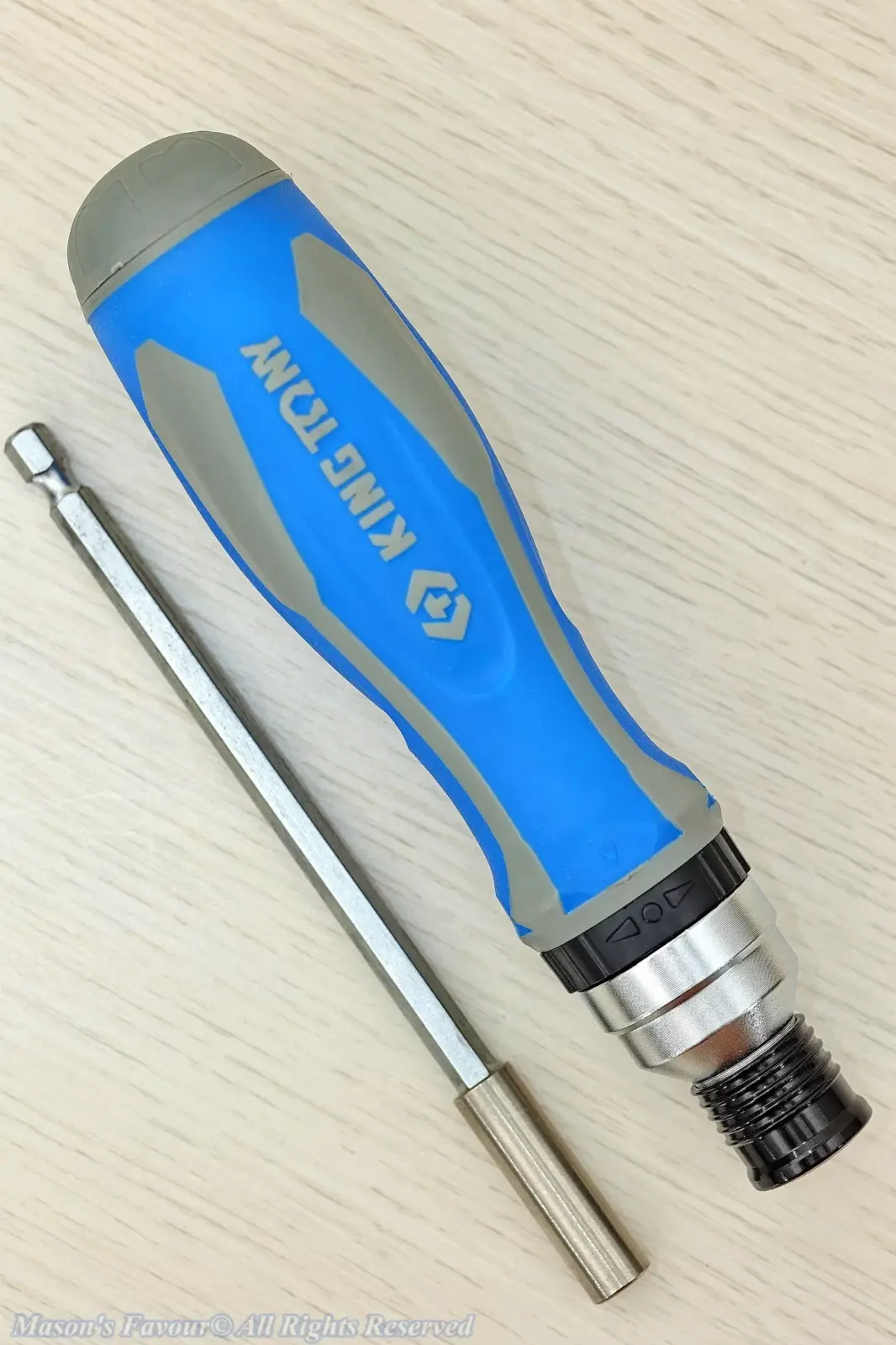 King Tony 32540MR Ratchet ScrewDriver & Bit Set - Ratchet Screwdriver with the Retractable Stem Holder detached, Perspective 1