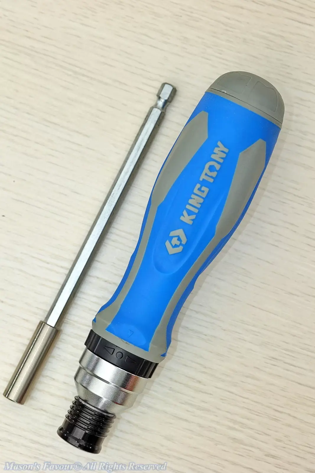 King Tony 32540MR Ratchet ScrewDriver & Bit Set - Ratchet Screwdriver with the Retractable Stem Holder detached, Perspective 2