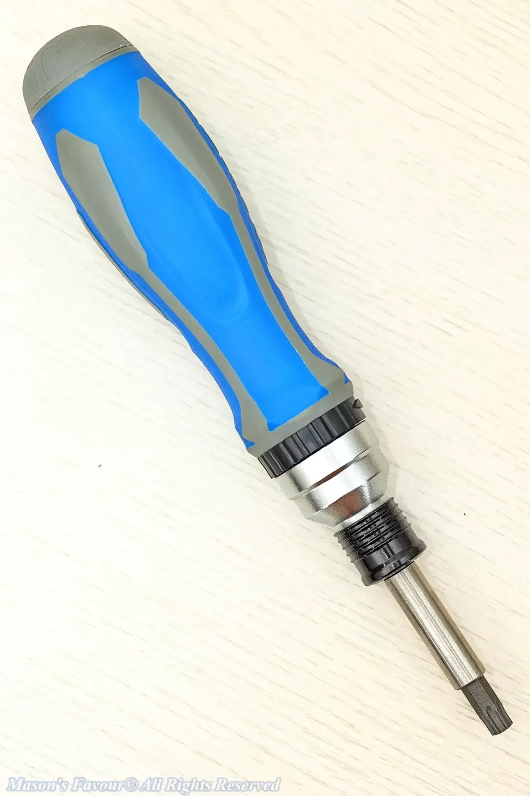 King Tony 32540MR Ratchet ScrewDriver & Bit Set - Torx Bit fitted to the Bit Socket of the Retractable Stem Holder on the Ratchet Screwdriver 1