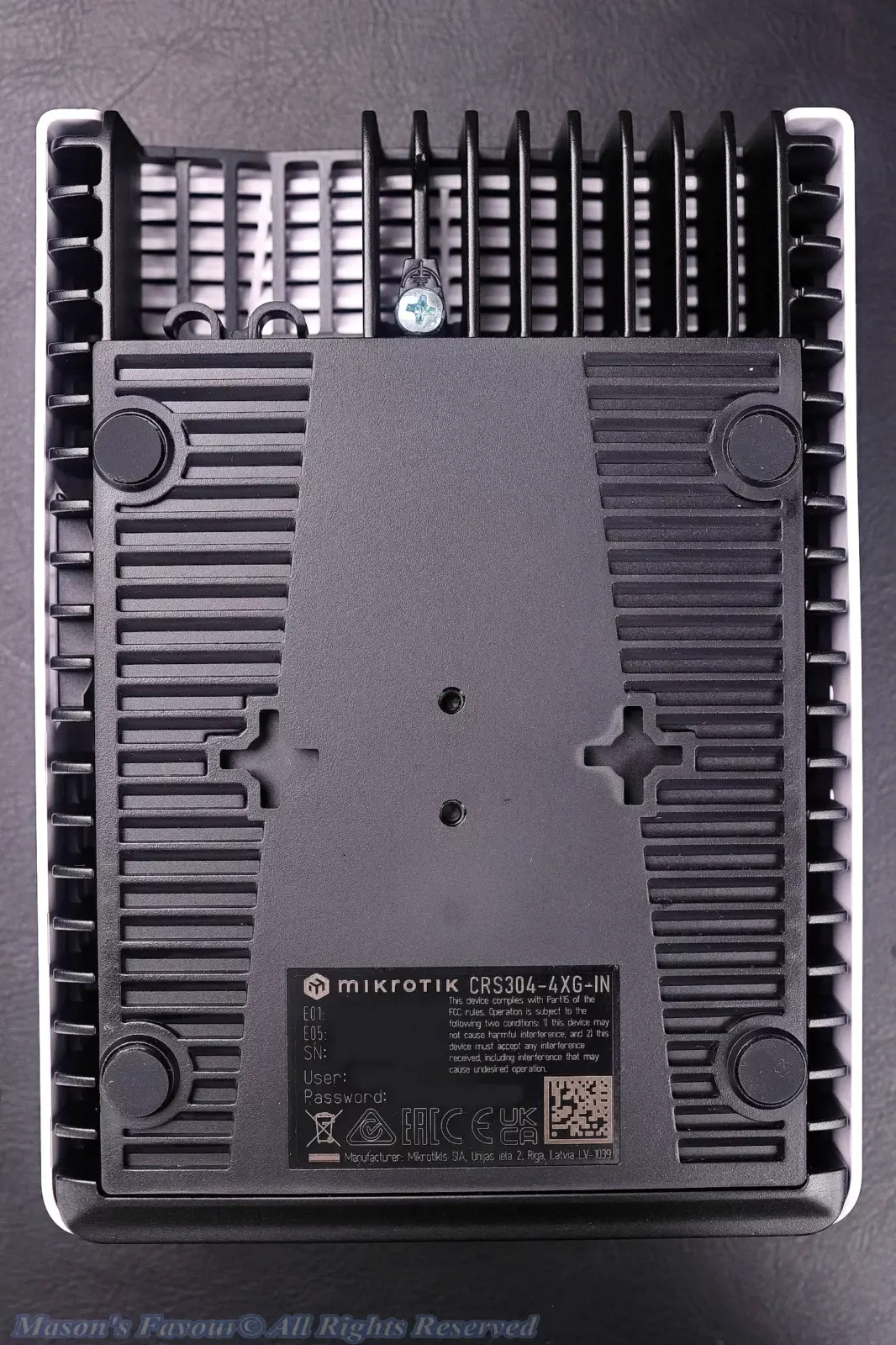 MikroTik CRS304-4XG-IN - Bottom