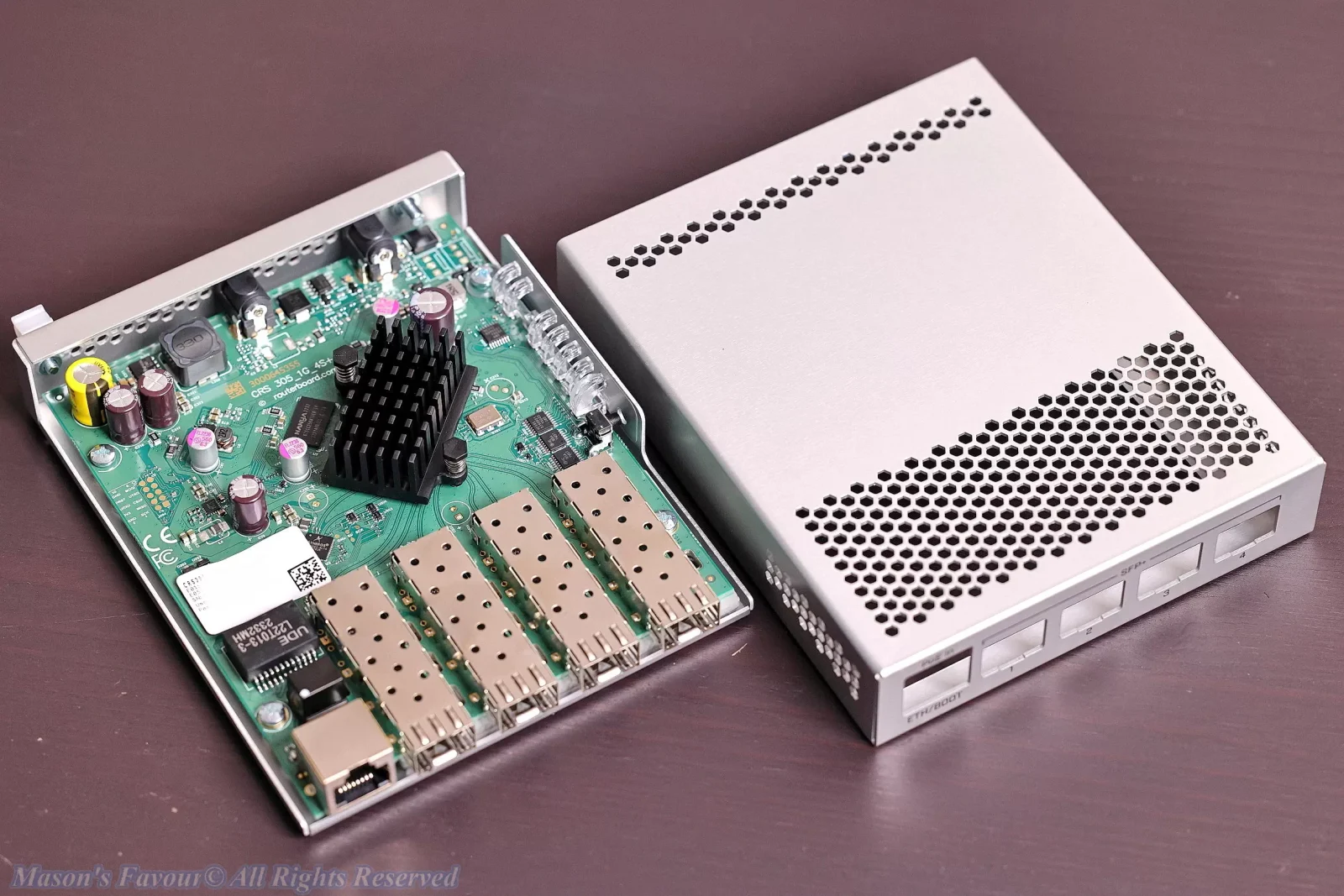 MikroTik CRS305-1G-4S+IN - Teardown