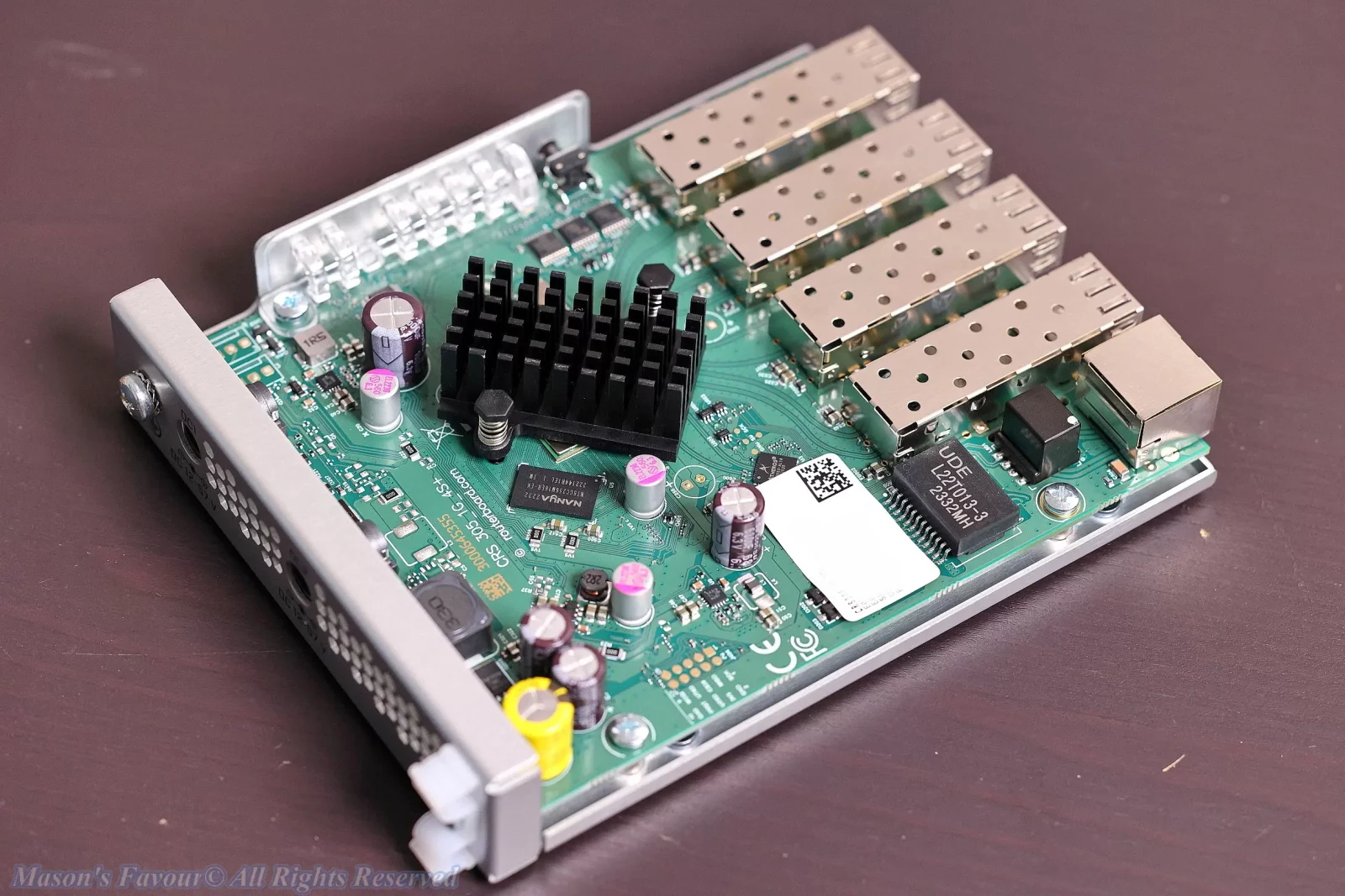 MikroTik CRS305-1G-4S+IN - Circuit Board, Perspective 2