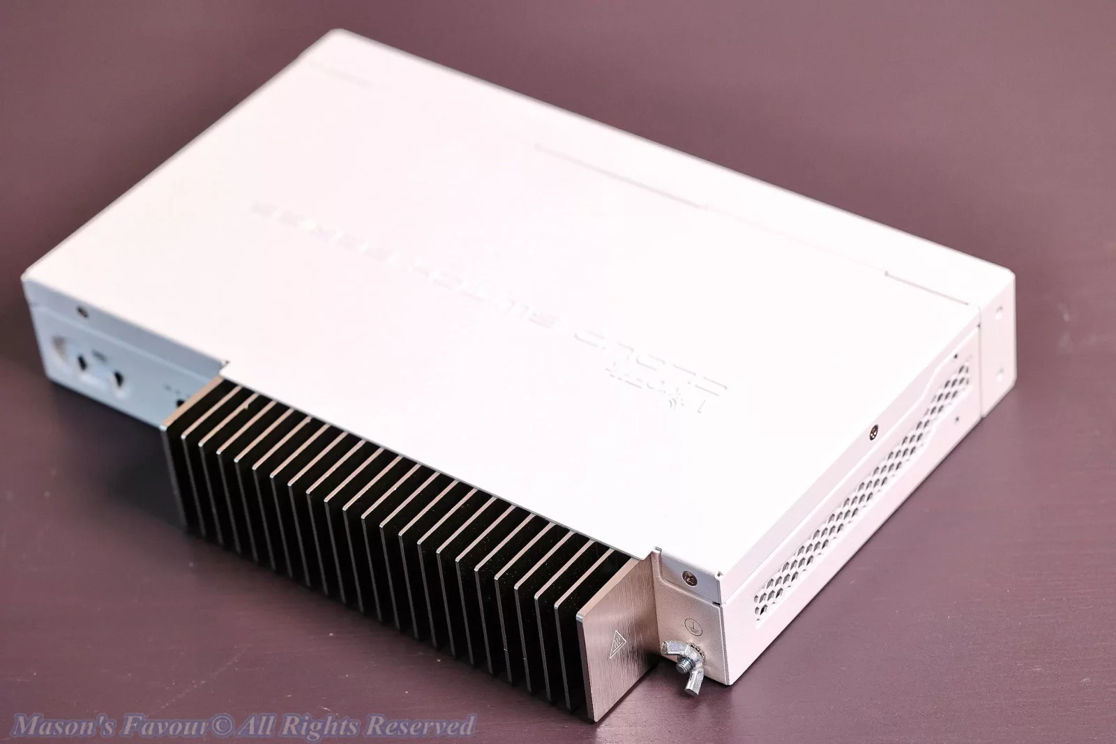 MikroTik CRS309-1G-8S+IN - Persepctive 2