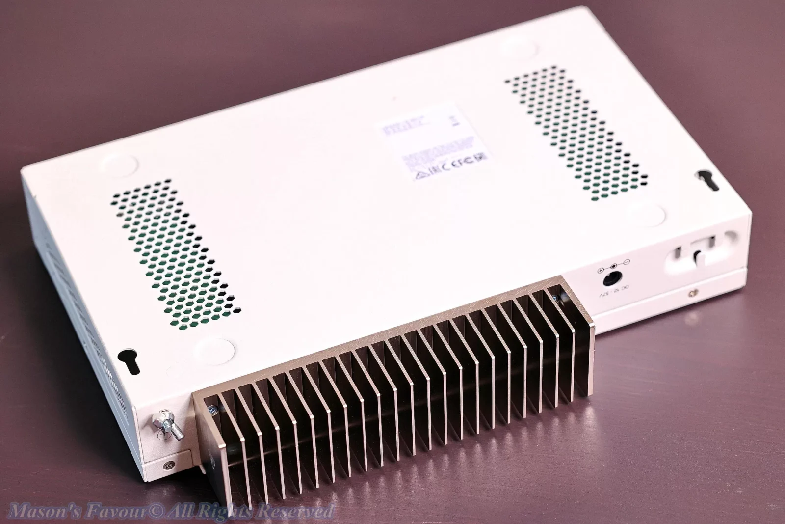 MikroTik CRS309-1G-8S+IN - Persepctive 5