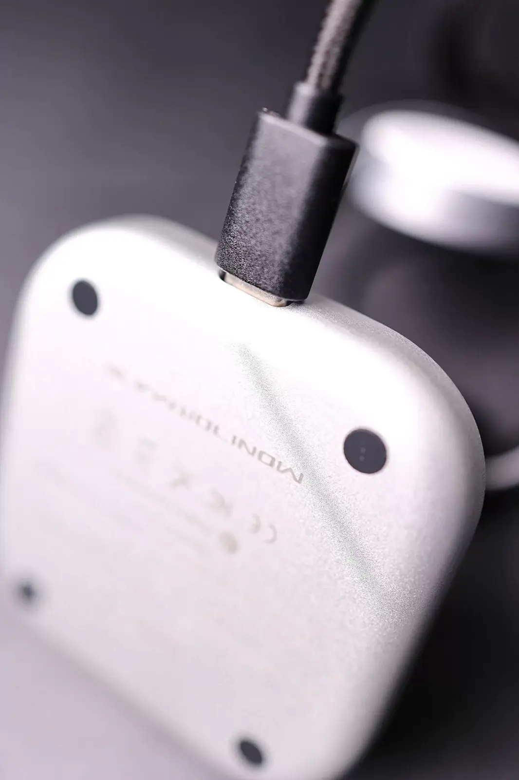 Monitormate MS-Z - USB-C Cable plugged in
