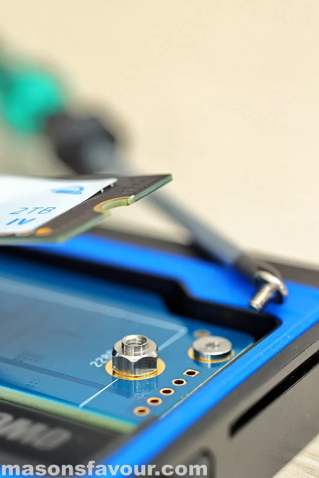OWC Envoy Ultra Thunderbolt 5 SSD - Aura Pro IV SSD 2TB, Detachment 1
