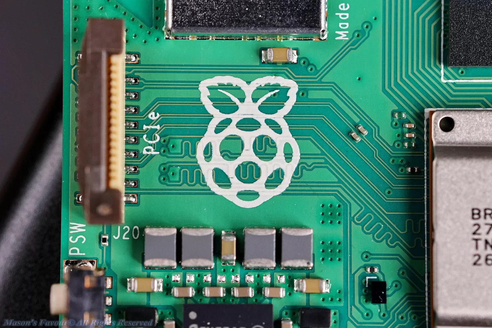 Raspberry Pi 5 - Pi Logo on the Circuit