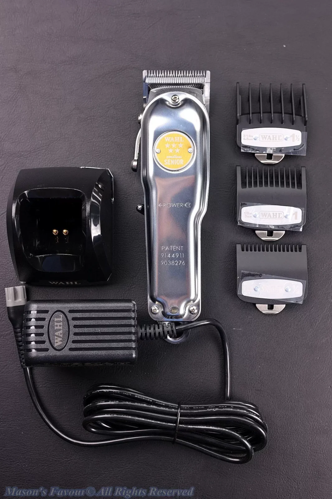 Wahl Pro Cordless Senior Metal Edition - Hair clipper and its main accessories