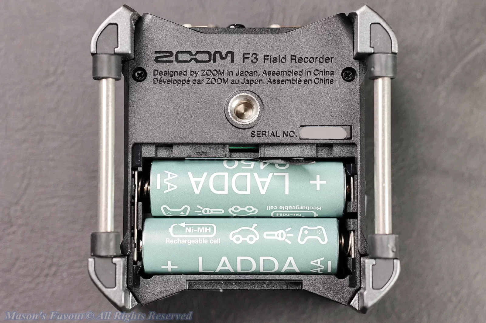 Zoom F3 Field Recorder - Battery Slots
