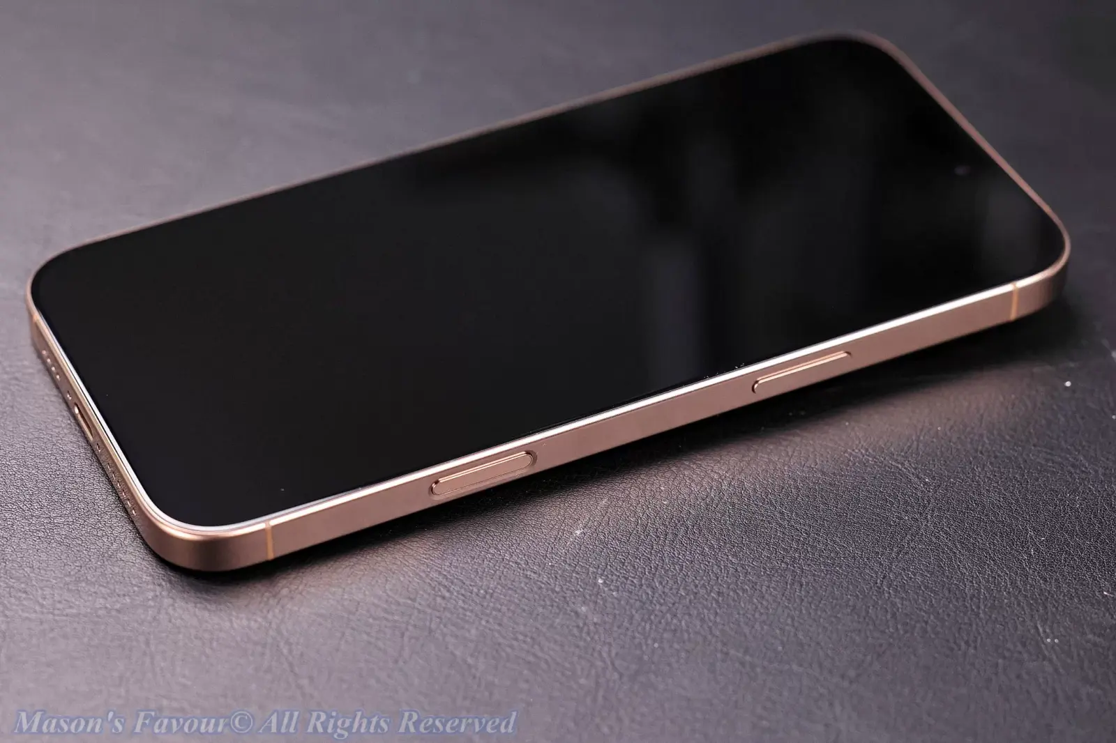 iPhone 16 Pro Max, Desert Titanium - Perspective 3