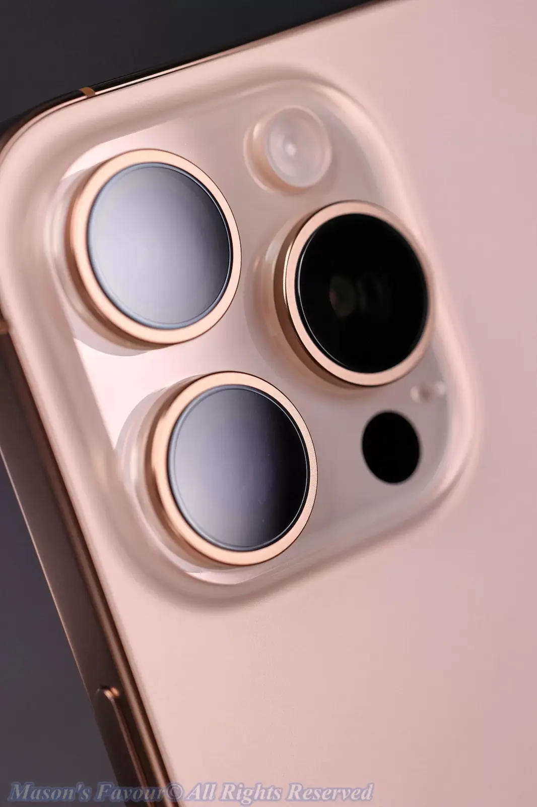 iPhone 16 Pro Max, Desert Titanium - Enlarged View, Triple Camera Module 2