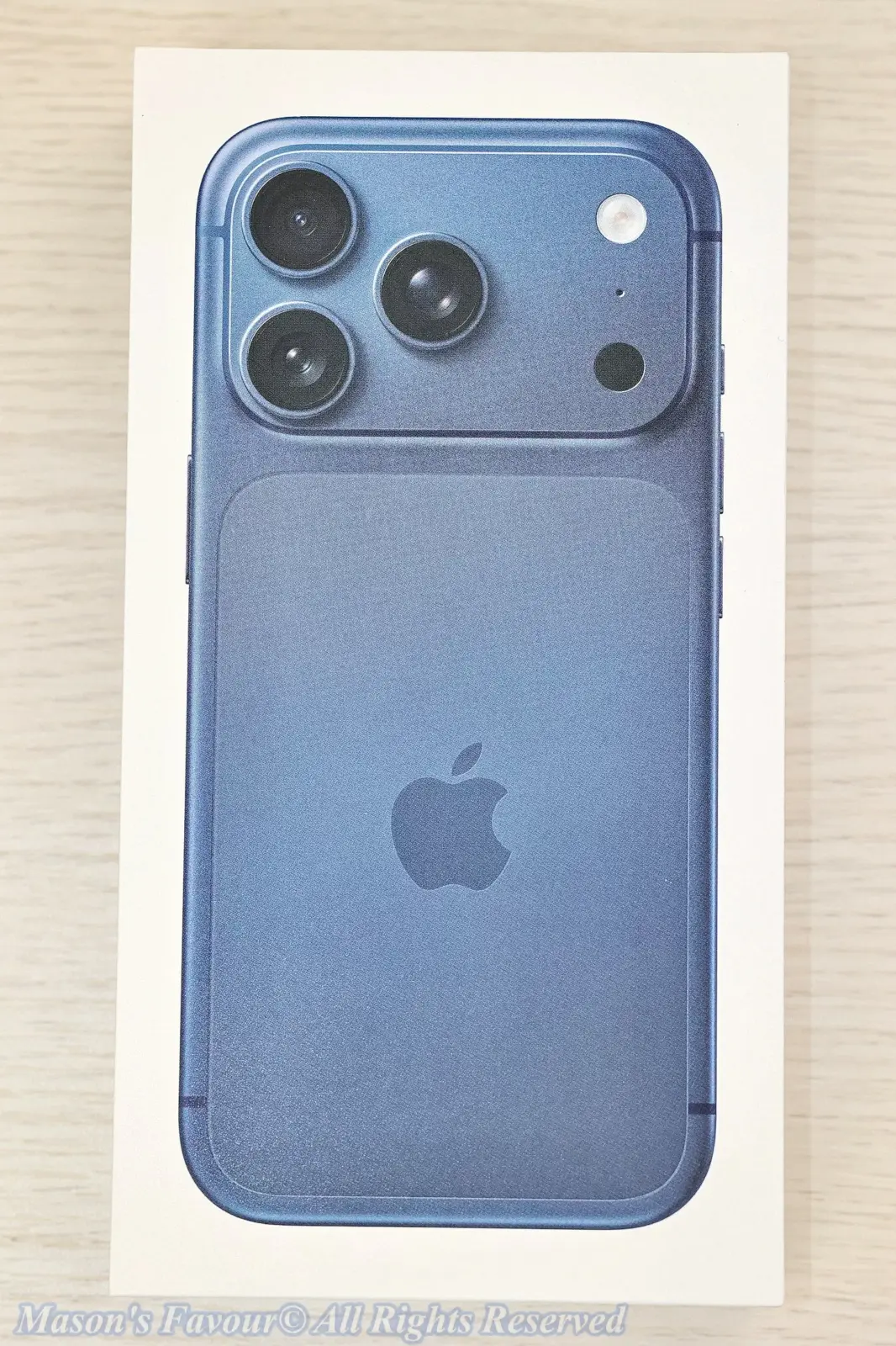 iPhone 17 Pro Deep Blue - Box, Front