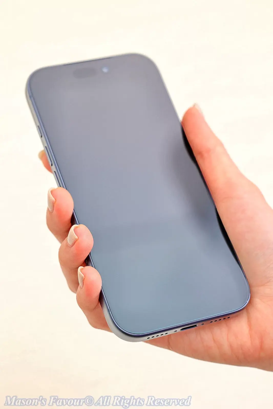 iPhone 17 Pro Deep Blue - iPhone 17 Pro Hand-on 1