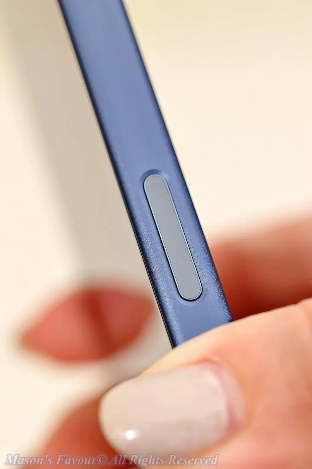 iPhone 17 Pro Deep Blue - Camera Shutter Button